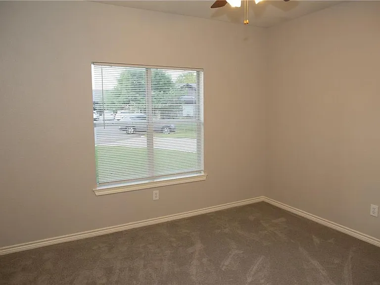 2410 S Forest Hls — Photo 23
