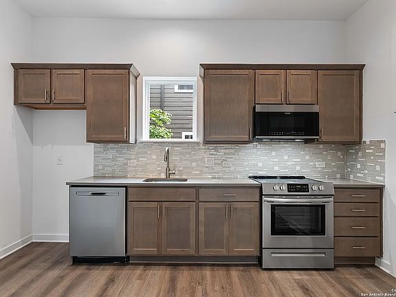 3rd image of 323 Howard St