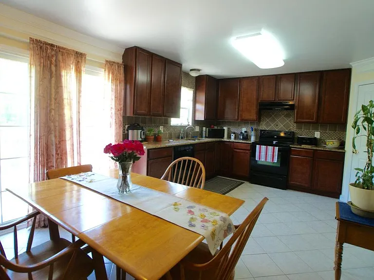 104 Eastside Ln — Photo 4