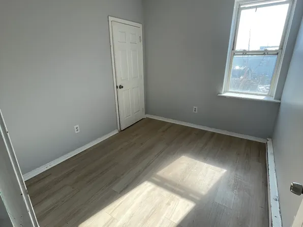 273 S Leonard St #6, Waterbury, CT 06708