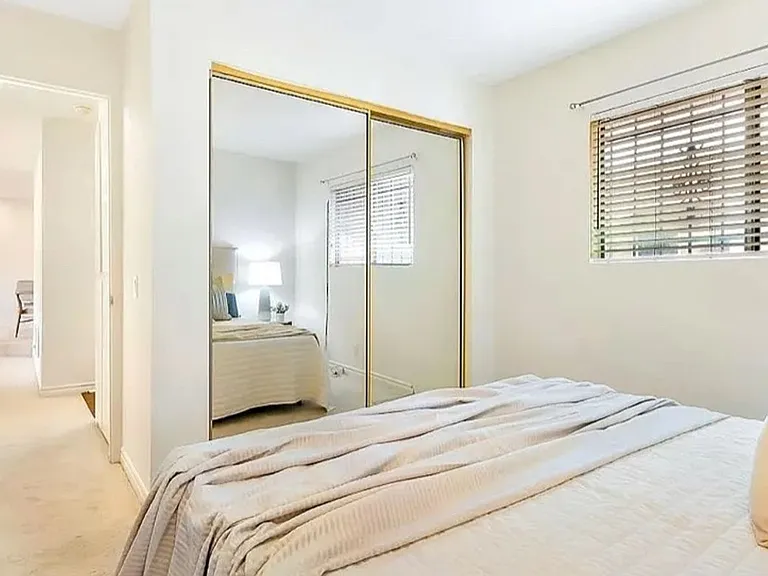 2530 Clairemont Dr #301 — Photo 5