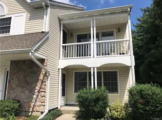 2 Spruce Ridge Dr, Fishkill, NY 12524