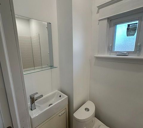 4th image of 22 Wells Ave #2