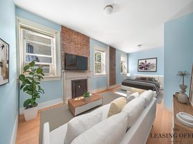 327 W 18th St, New York, NY