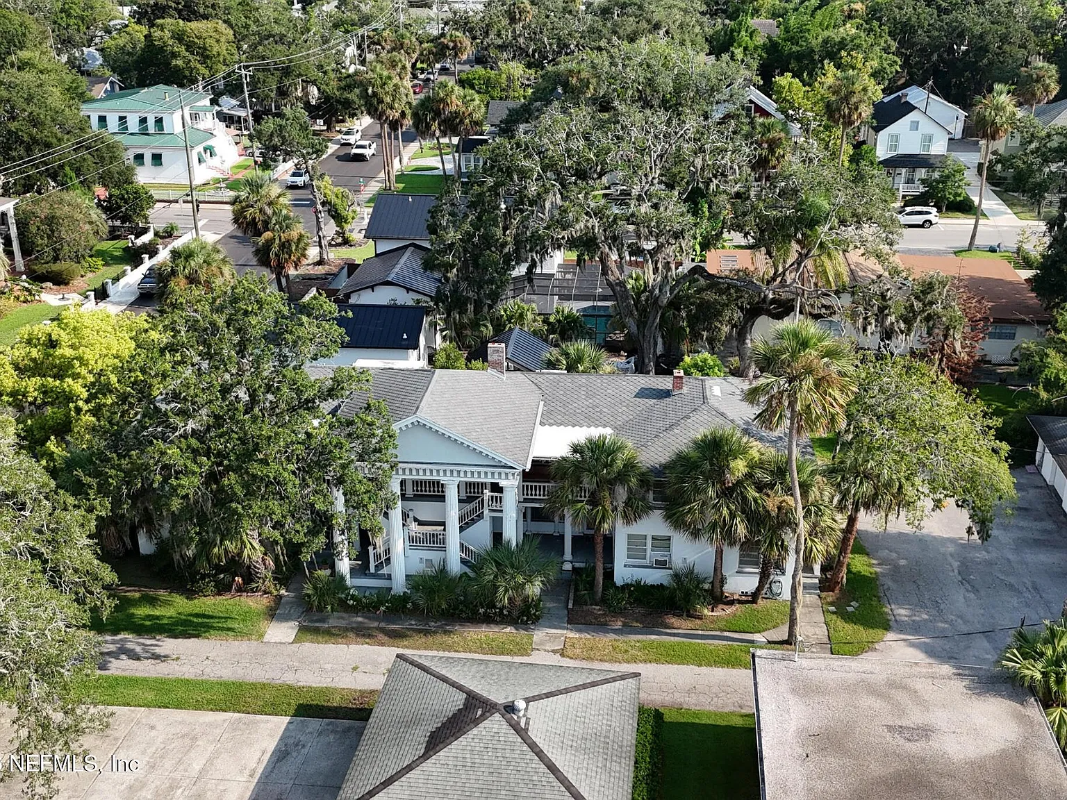 2 bed, 1.0 bath, 1000 sqft, $1,580 — Photo 2