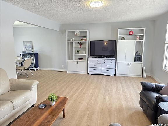 4th image of 403 Thomson STREET