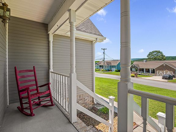 3rd image of 104 Merry Wood Dr