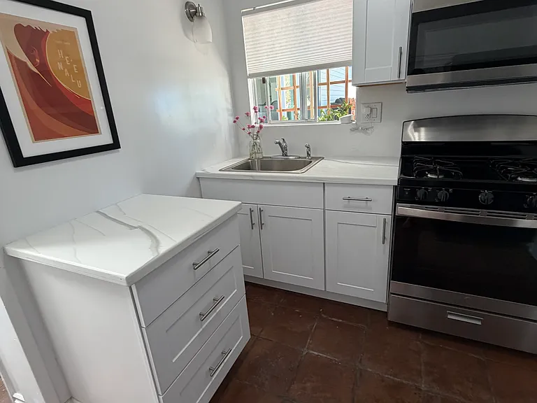 302 Barbara Ave #B — Photo 9