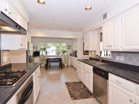 4th image of 3817 Vinecrest Dr