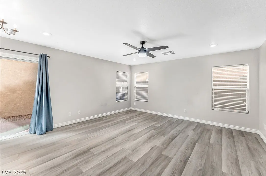 3 bed, 2.5 bath, 1337 sqft, $1,700 — Photo 2