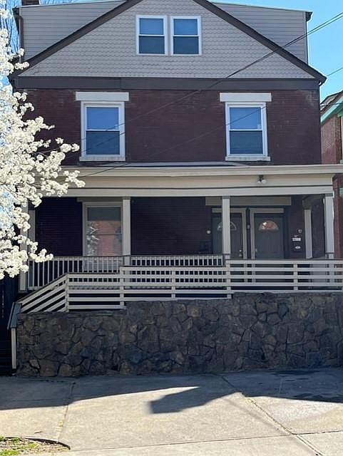 1st image of 2560 Ingleside Ave #1