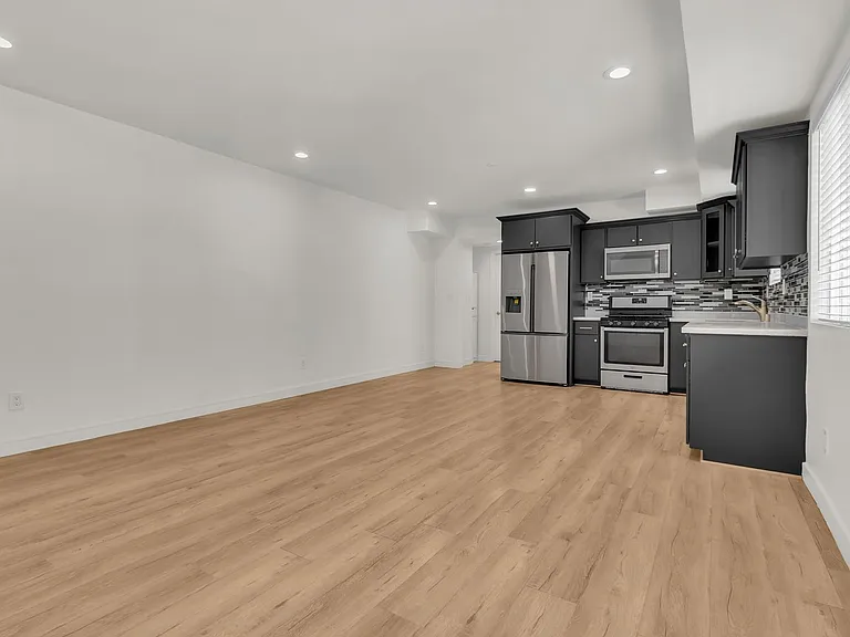 1846 S Curson Ave — Photo 15