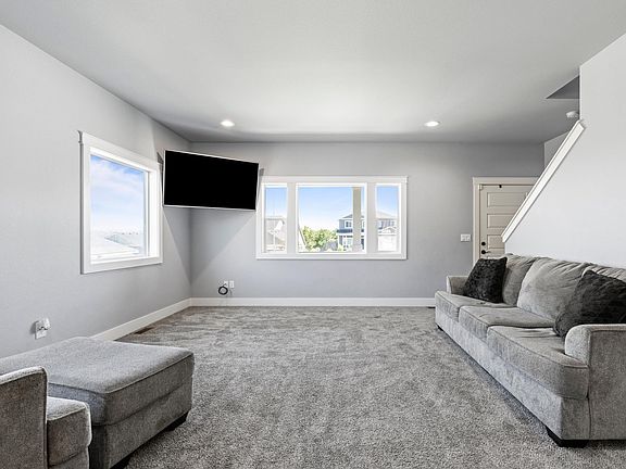 5th image of 2873 Mackenzie Ct