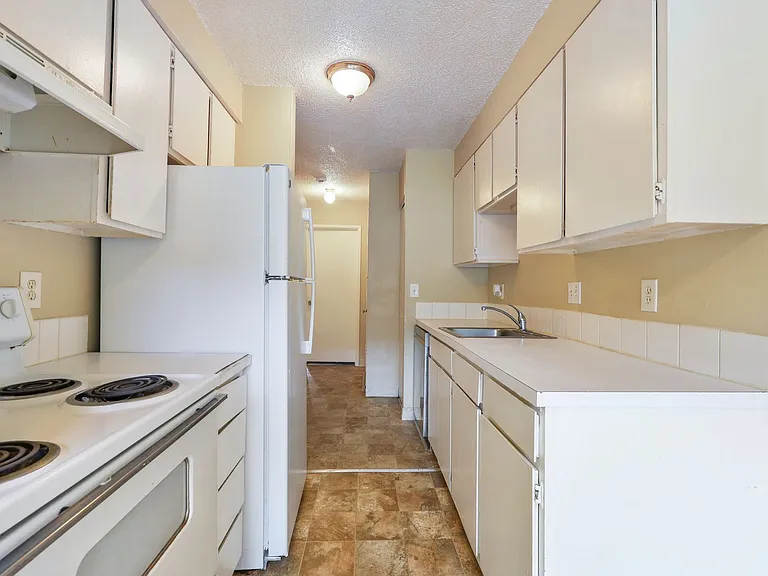 Sandy Terrace Apartments — Photo 3
