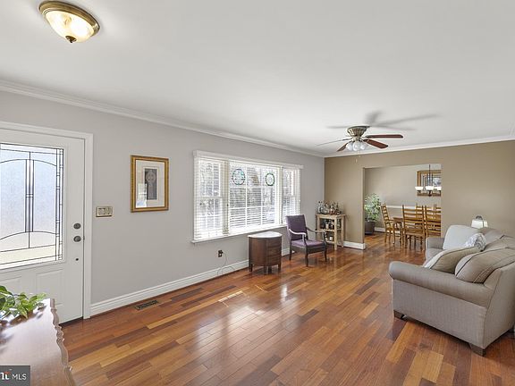 5th image of 2300 Pin Oak Dr