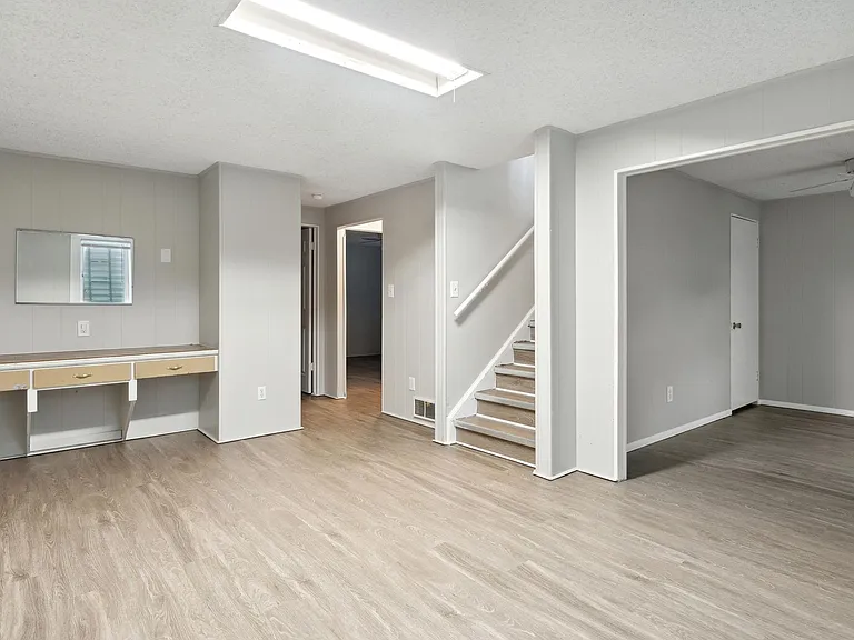 1014 W 17th Ave — Photo 14