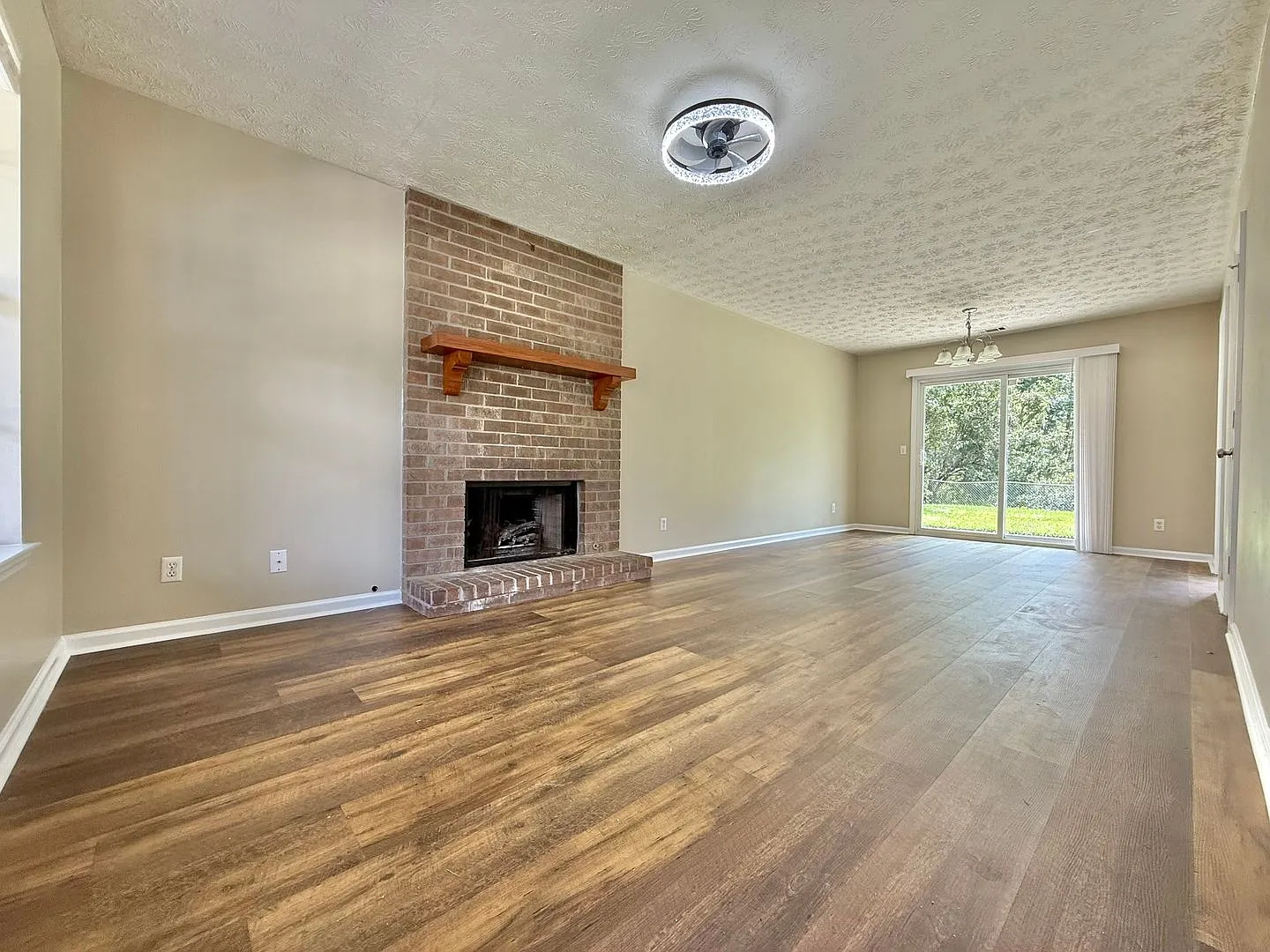 Move-In Ready | Pet Friendly — Photo 4