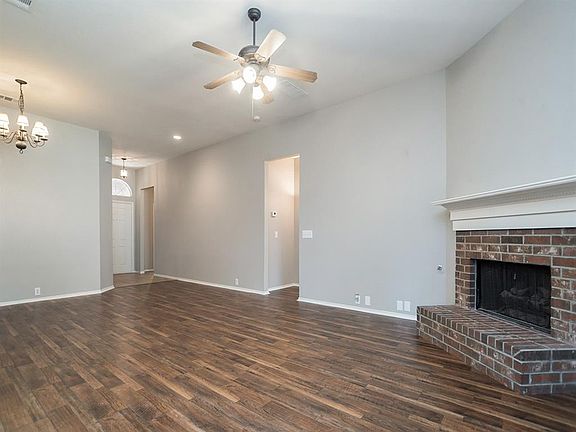 5th image of 4024 Glenwyck Dr E