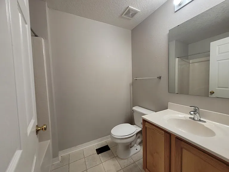 3805 Exeter Ln — Photo 9