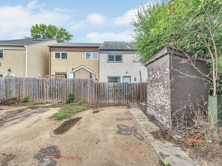 24 Taft Cres — Photo 18