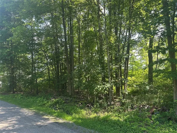 Charlotte Ave, Conneaut Lake, PA 16316