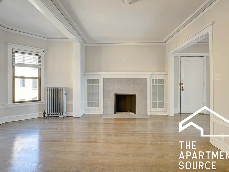 2426 N Sawyer Ave #2E — Photo 2