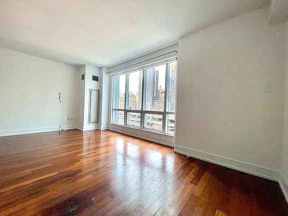 5th image of 350 W 42nd St APT 12H