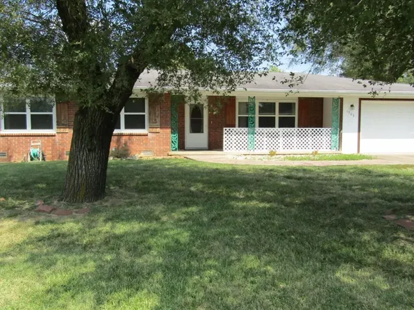 1303 E Division St, Bolivar, MO 65613