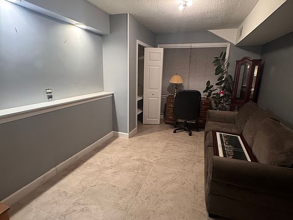 4th image of 923 Sheldon Ave Floor 2
