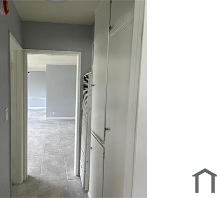 327 S Alexandria Ave — Photo 2