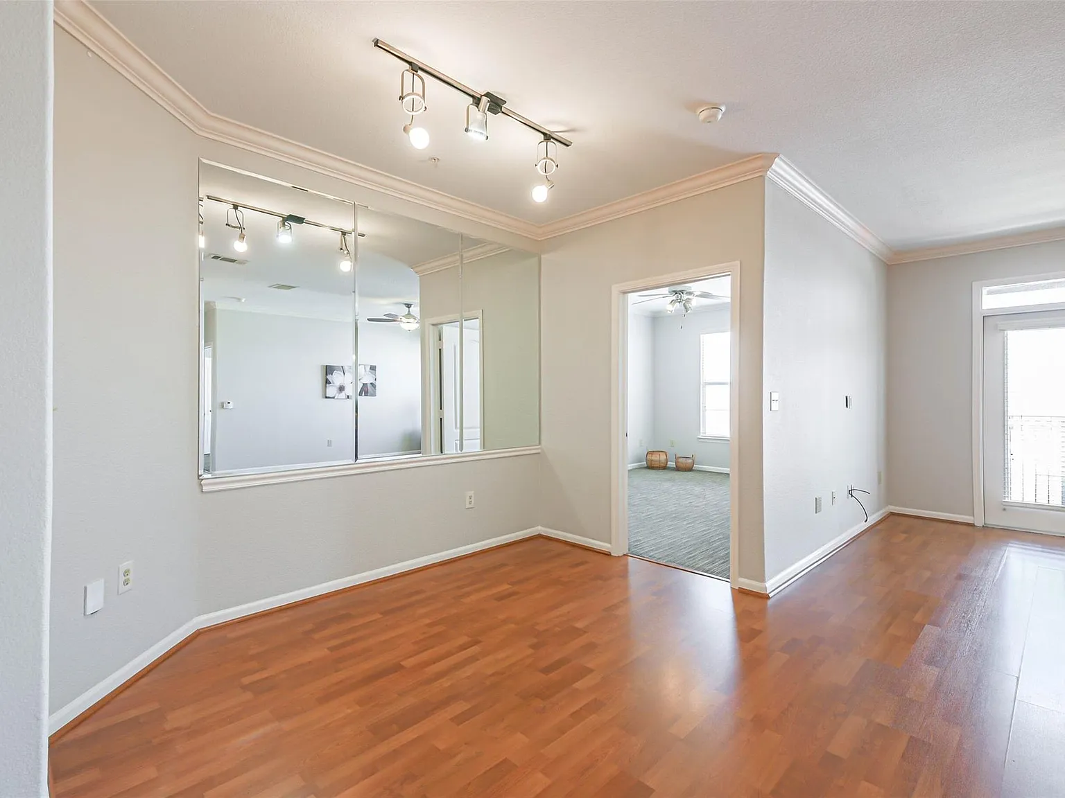 2 bed, 2.0 bath, 1233 sqft, $1,900 — Photo 2
