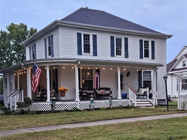 405 E 3rd St, Wellsville, KS 66092