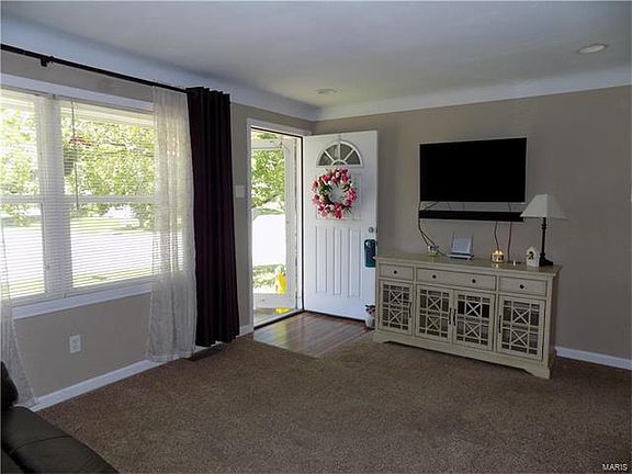 3rd image of 316 Oakborough Dr
