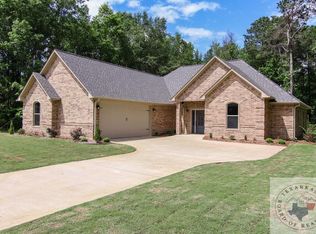 1048 Brown Dr, Wake Village, TX 75501