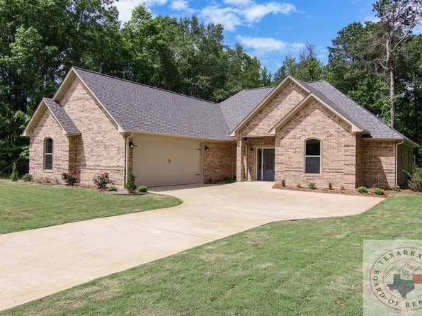 1048 Brown Dr, Wake Village, TX 75501