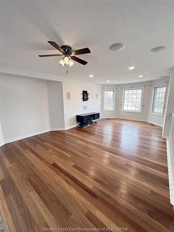 5 bed, $3,195 — Photo 3