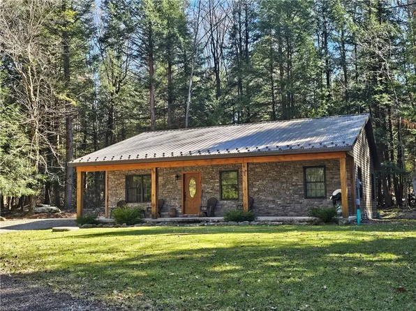 2080 Peninsula Dr, Central City, PA 15926