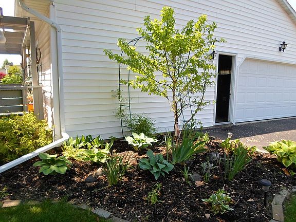 Side load garage & garden