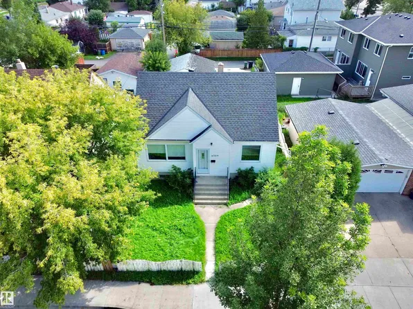 6209 106th St NW, Edmonton, AB T6H 2V1