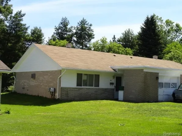 211 Odoherty Rd, Brighton, MI 48116