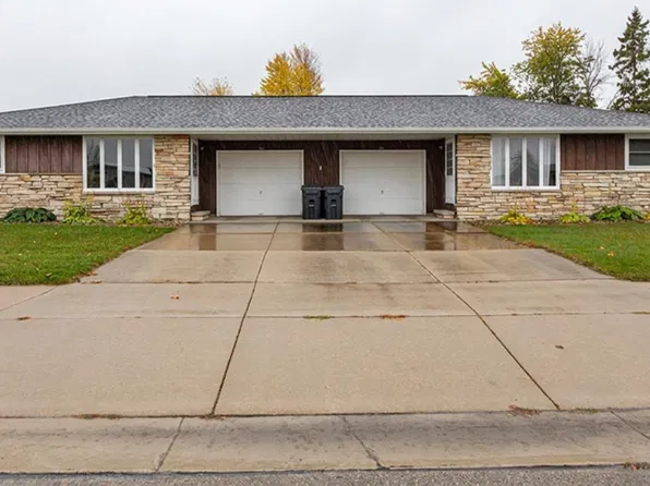 707 E Elm Dr, Little Chute, WI 54140