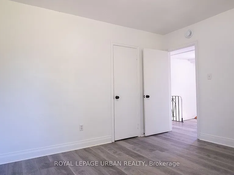 14 Camrose Cres — Photo 21