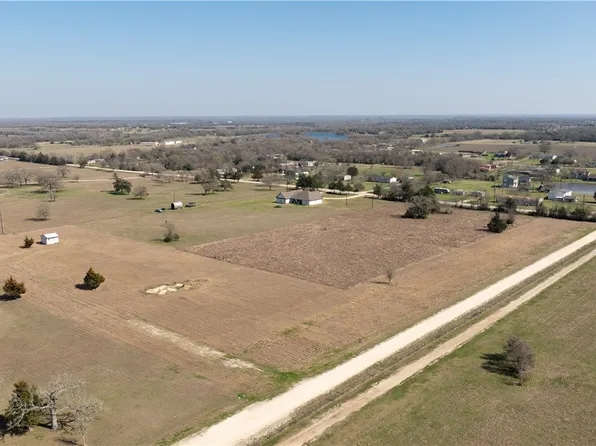 4599 Oakwood Estates Ln, Bryan, TX 77808