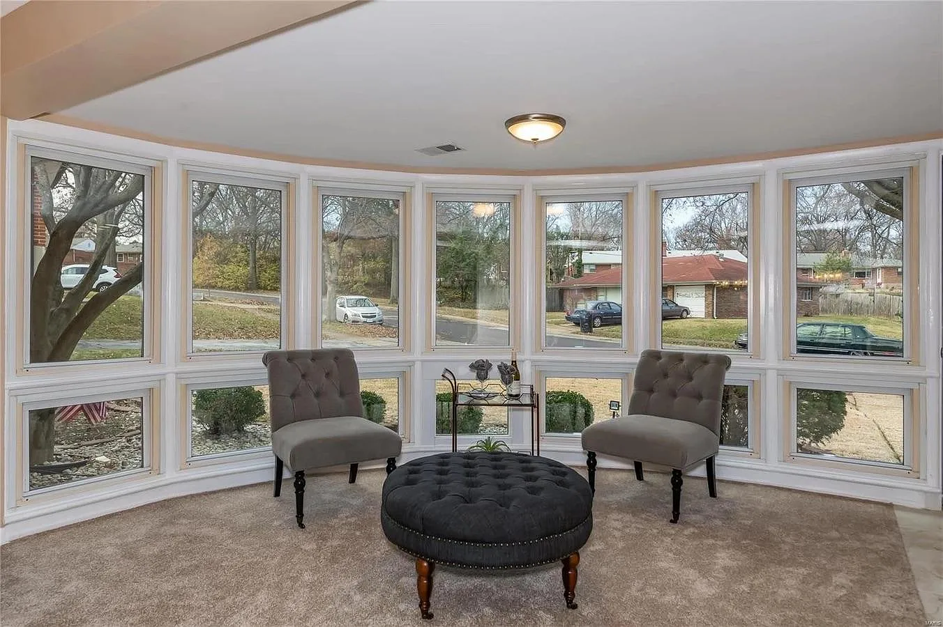934 Briarwood Ln — Photo 2