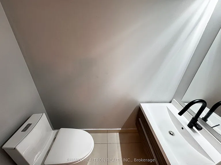 1050 Portage Pkwy #Townhouse 33 — Photo 10
