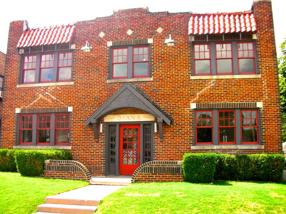 1st image of 1915 N Douglas Ave APT 4