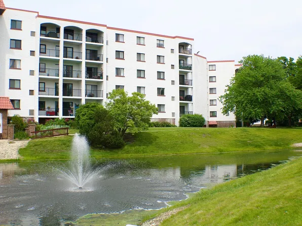 475 Plum Creek Dr APT 104, Wheeling, IL 60090