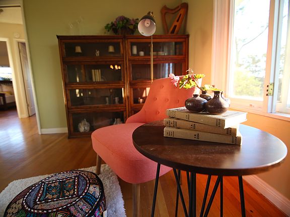 5th image of 1042 Oak Dr