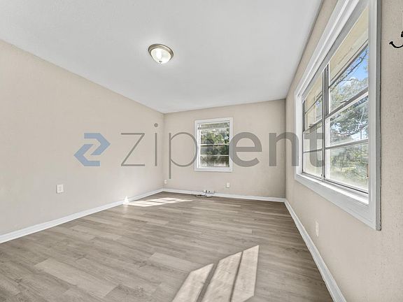 3rd image of 4017 Watson Rd