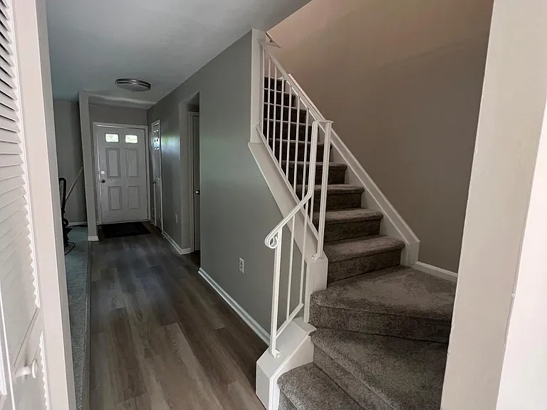 1031 Murdoch Ct — Photo 21